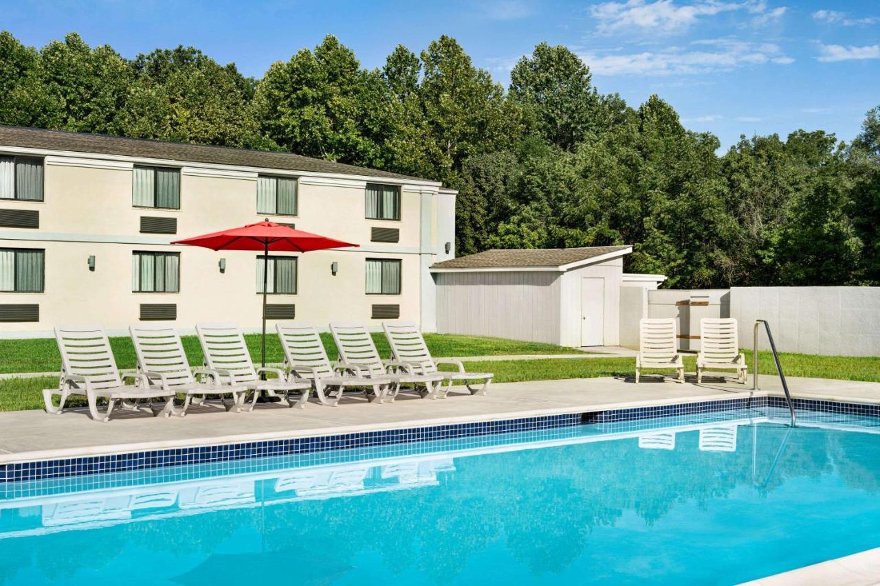 Ramada By Wyndham Allentown Bethlehem Exterior photo